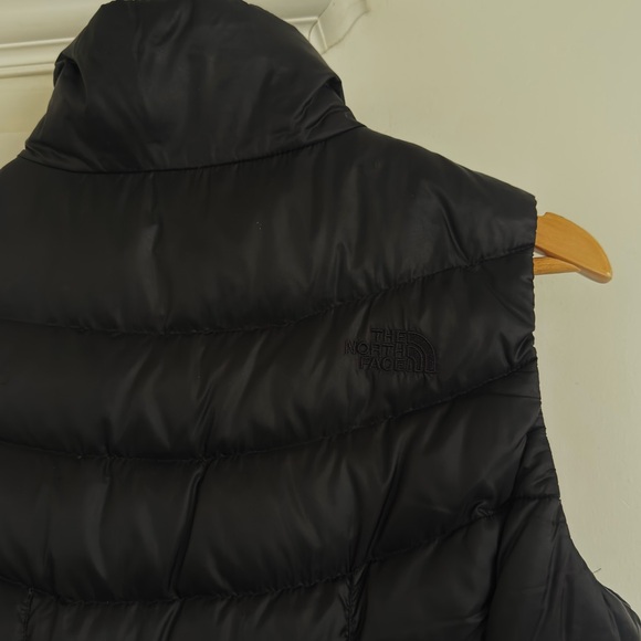 The North Face 550 Black Down Vest - Picture 4 of 7